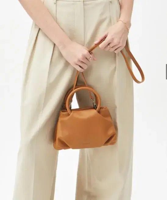 르마스크 쿠쿠백 탄브라운 (미니 크로스백)