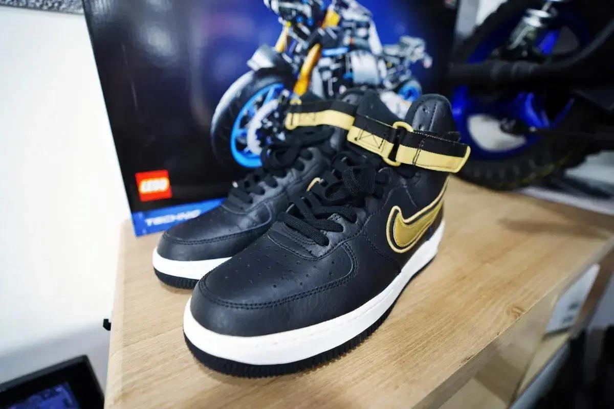 265 / 나이키 에어포스 1 하이 07 LV8