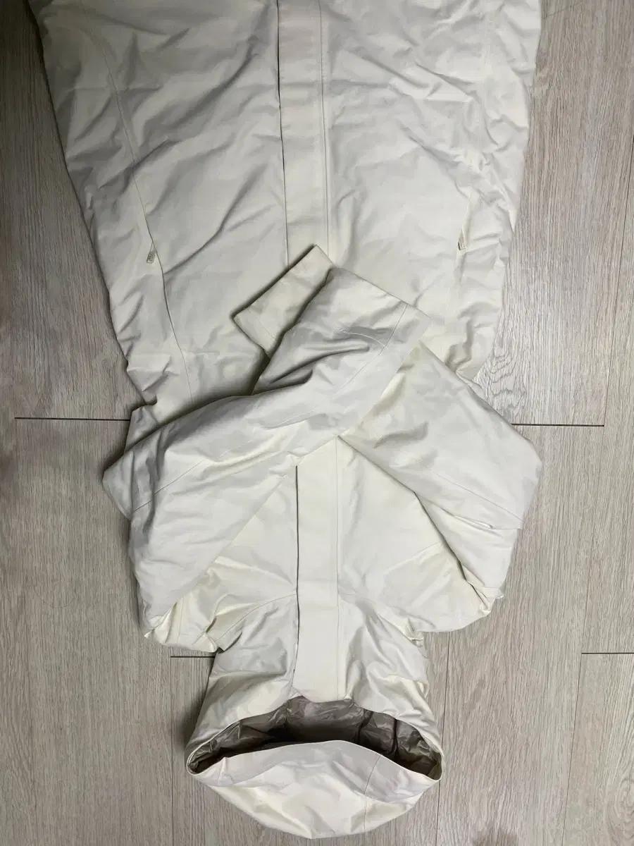 원가 150 반의반값 아크테릭스 파테라파카 패딩 여성용 화이트 XS