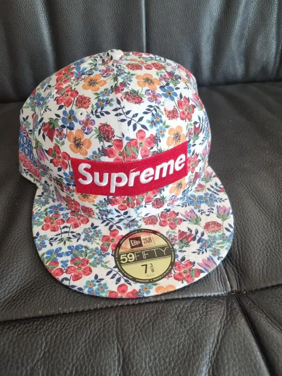 일본슈프림모자 뉴에라 SUPREME 59FIFTY WORLD FAMOUS