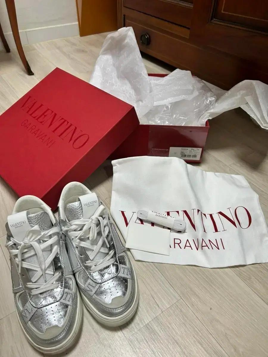 발렌티노스니커즈7사이즈