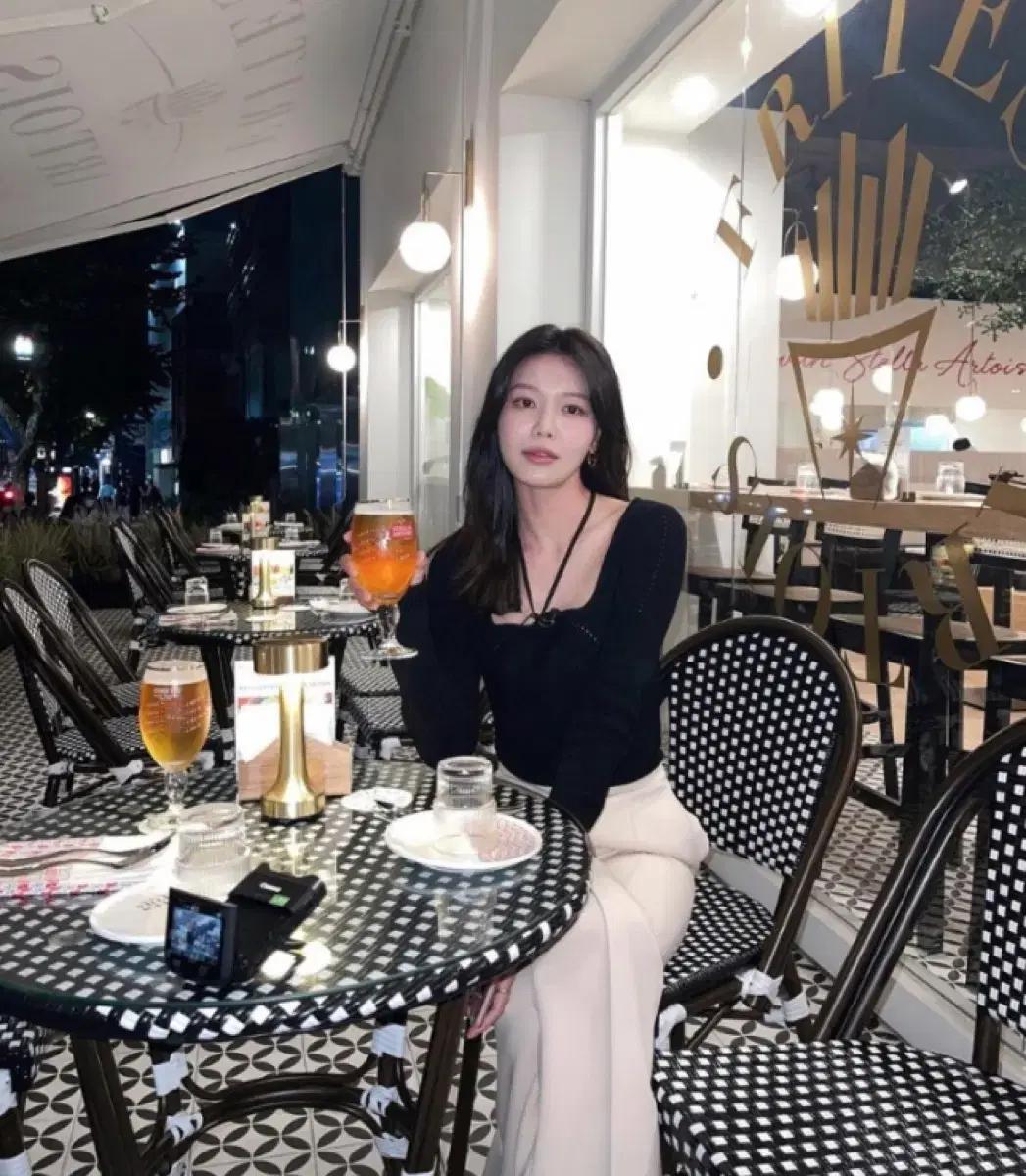 렉토 니트 Asymmetric neck ribbed knit top