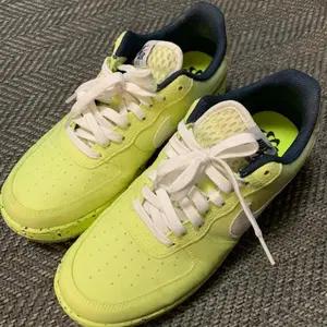 나이키 에어포스1 연두색Nike Air Force 1 '07 LV8 Next Nature 새거급