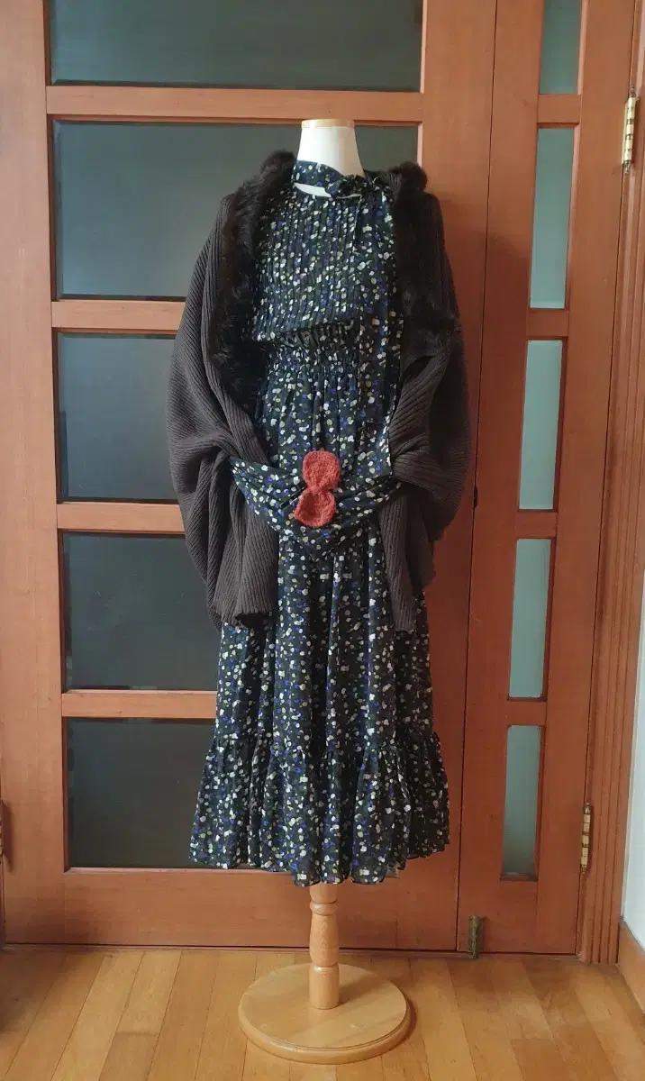 (새제품)스카프 잔꽃 쉬폰 롱원피스