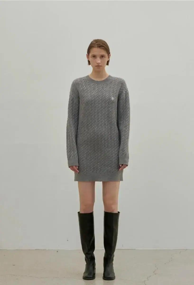 나인 제인 케이블 루즈핏 니트 원피스 그레이