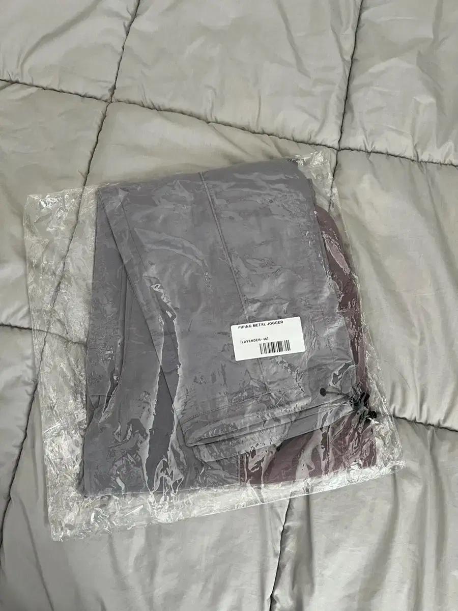 메종미네드 PIPING METAL JOGGER (LAVENDER) 46