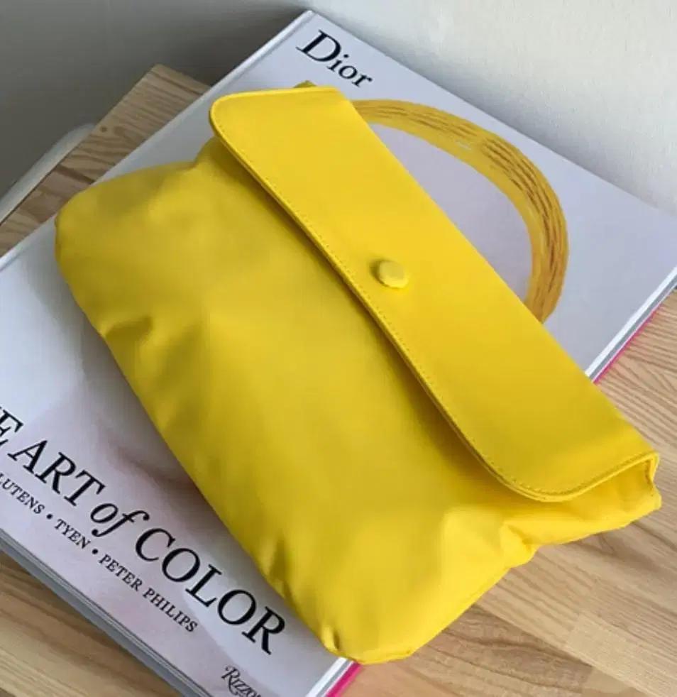 봉긋 클러치 프라다