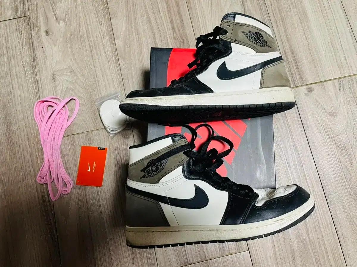 나이키 조던1 모카 270