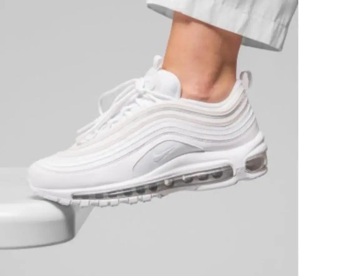 하나땡처리! 새제품 나이키 GS 에어맥스 97 올화이트 230