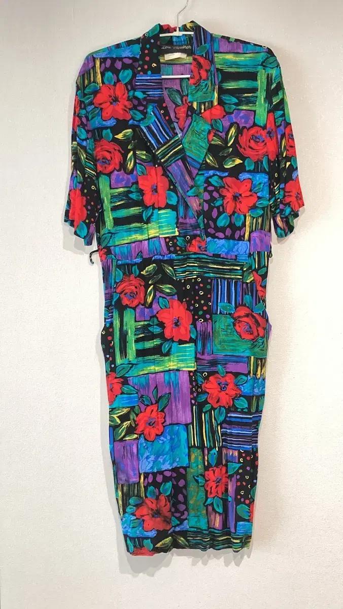 봄 여름에 어울리는 아름다운 컬러의 화사한 캐나다 원피스