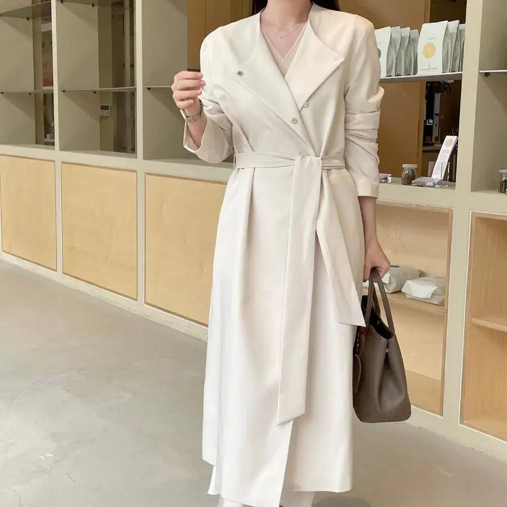 메이라운지 시에 트렌치코트 봄자켓 더로랑 라벨르블랑 드샤르에 로썸제이