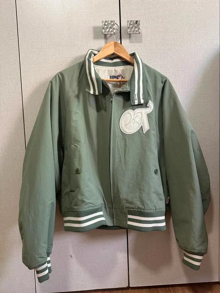 (새상품)EERST 바라쿠타 자켓