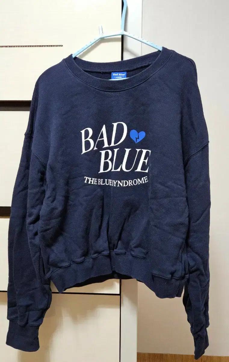 무신사!!) 배드블루 네이비 맨투맨 (기모X)