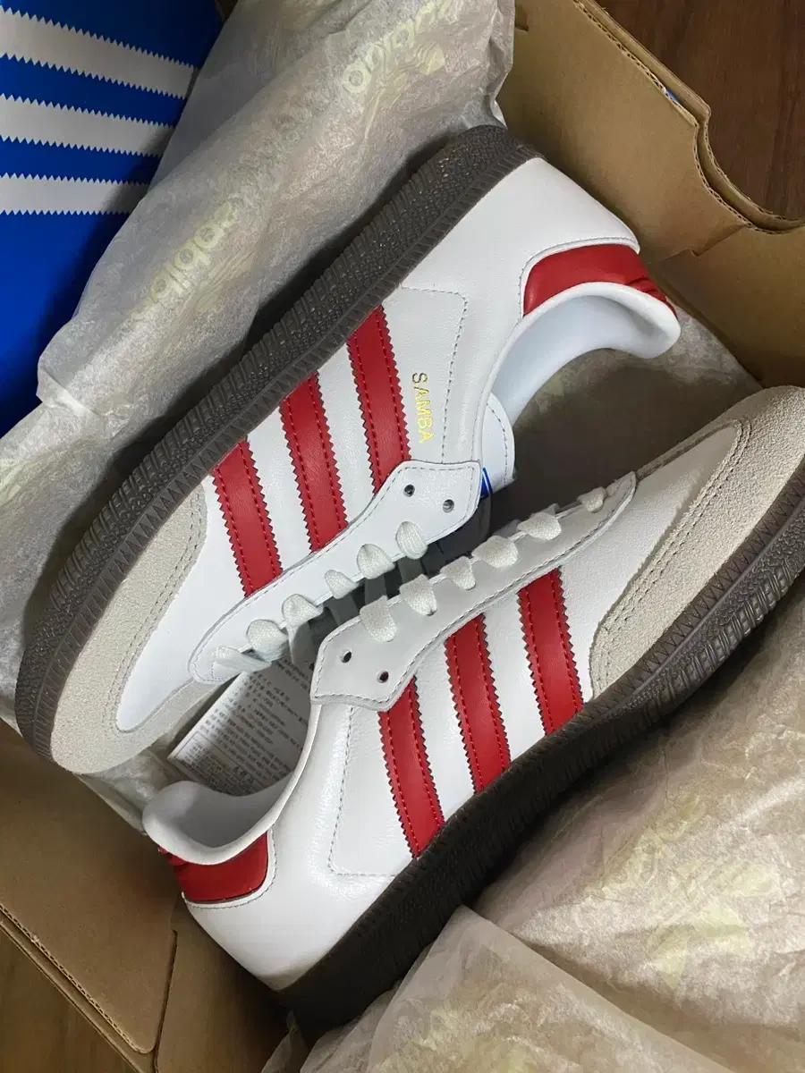 새상품)아디다스 235사이즈 삼바 OG 화이트 스칼렛
