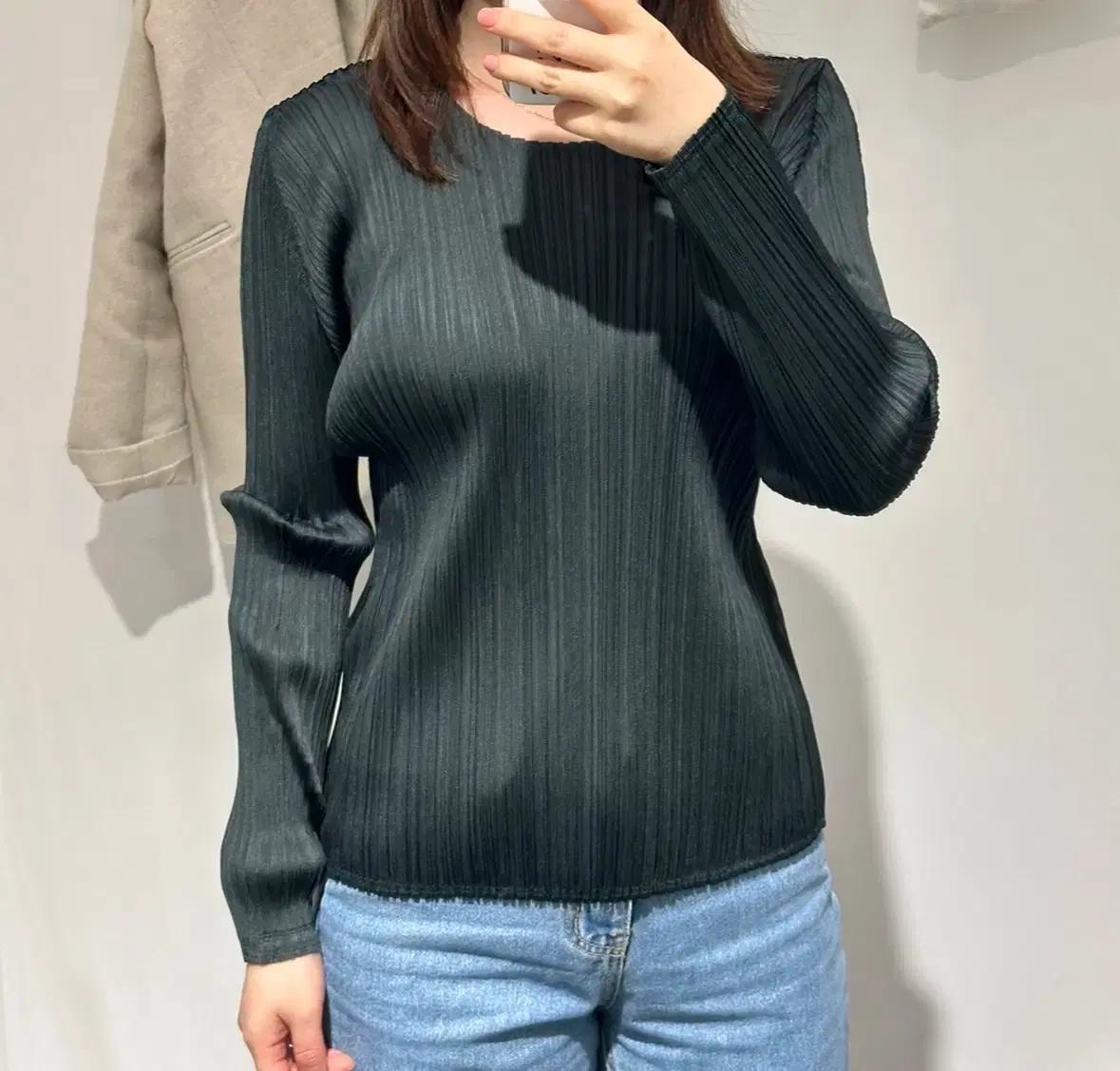 이세이미야케 플리츠플리즈 먼슬리 탑:)