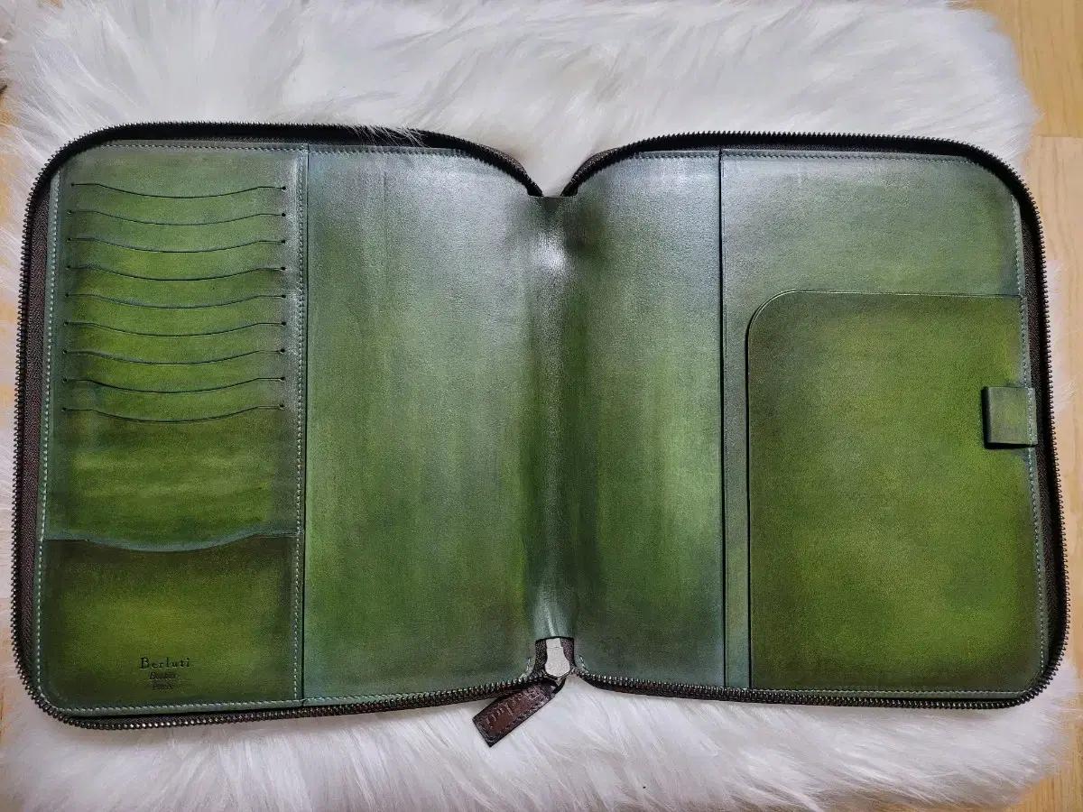 벨루티 클러치 폴리오 폴더지갑 벨루티가방 벨루티 지갑 아이패드미니수납