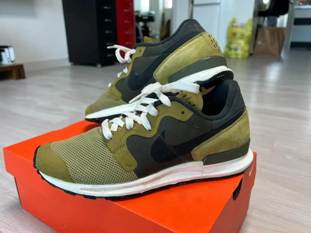 [260] 나이키 에어 벌우다 캠퍼 그린