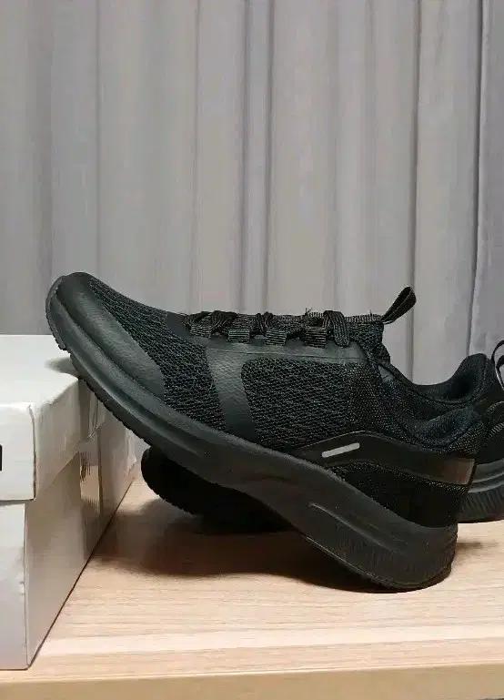 슈펜 데일리 메쉬 워킹화 블랙 230 새제품