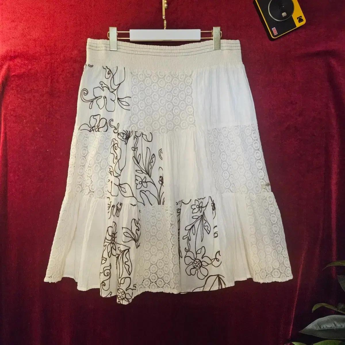 써스데이아일랜드 레이스블럭 스커트 70(M) size