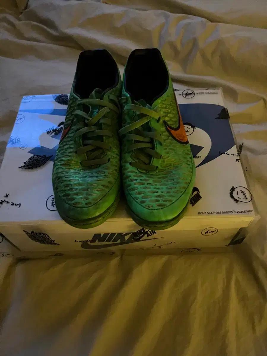 나이키 마지스타 풋살화 255-60