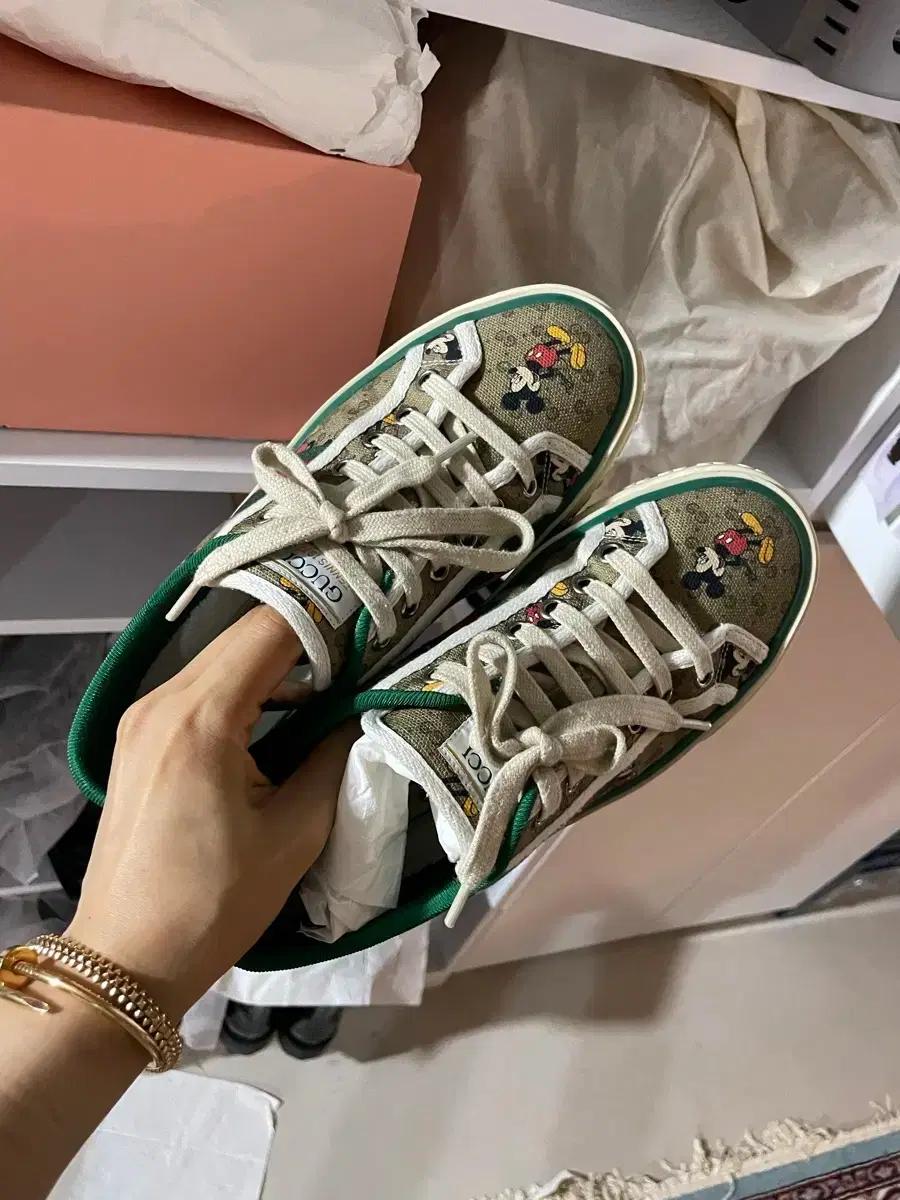 구찌 미키 스니커즈