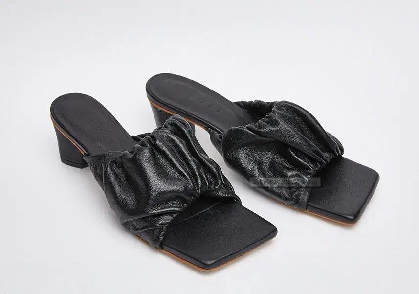 YUJI 유지 POCHE SANDAL 슬리퍼