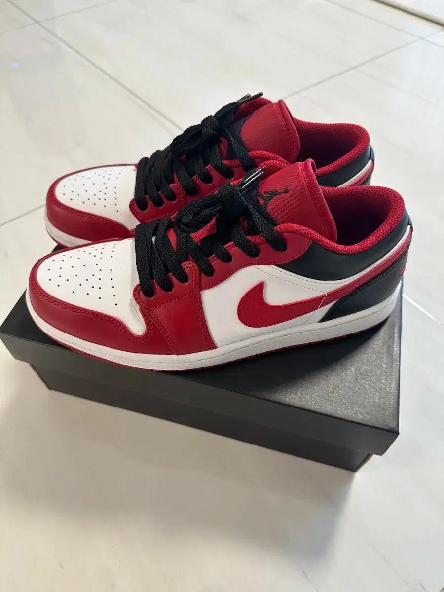 조던 Jordan 로우1 화이트 짐레드 블랙