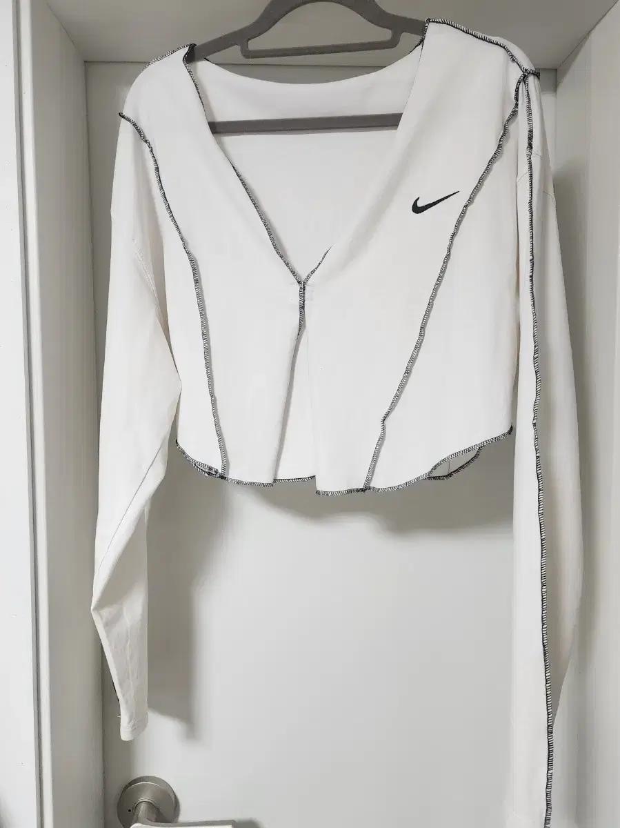 연남와이 나이키 나비 가디건 화이트