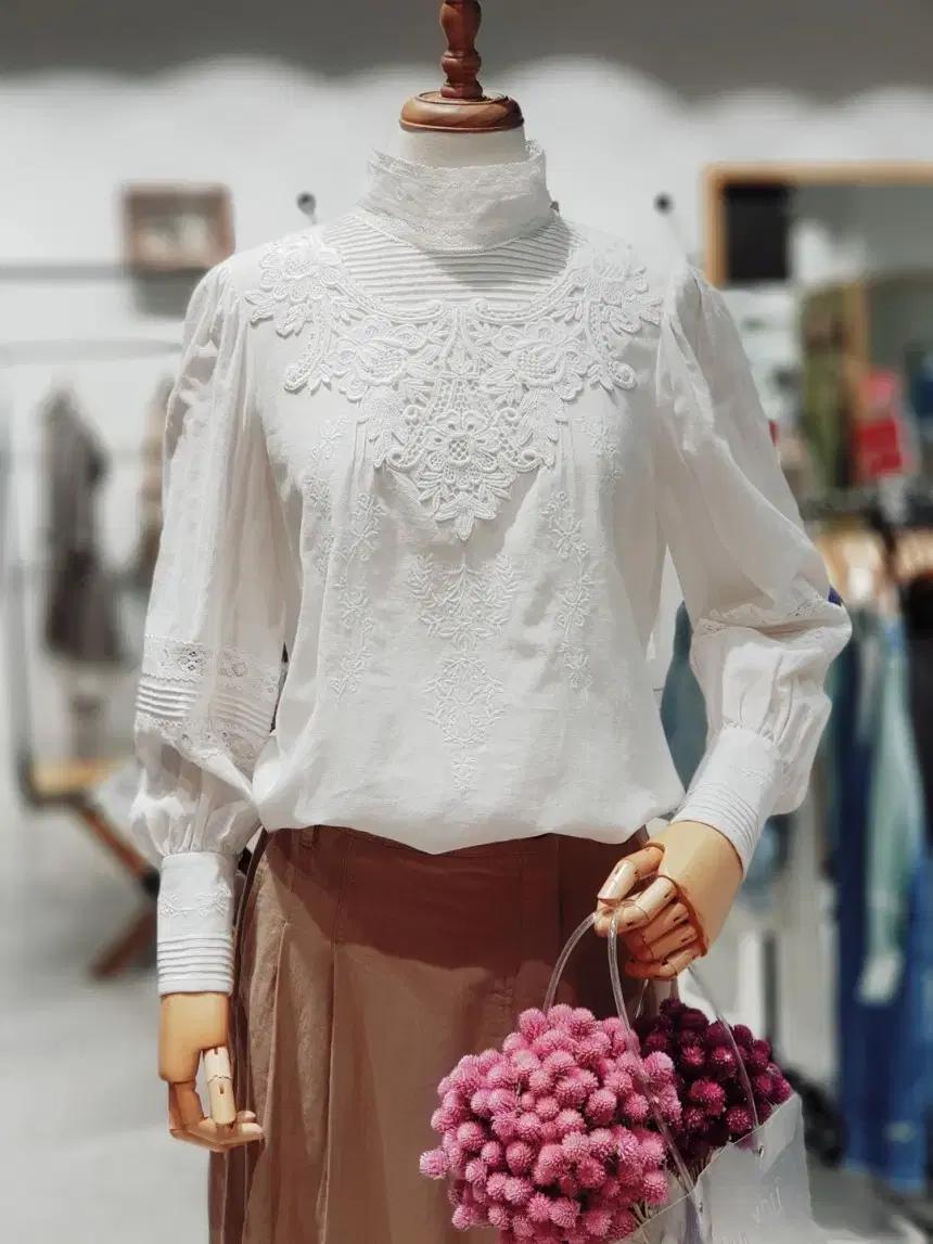 새상품 써스데이아일랜드 블라우스 빈티지블라우스 봄코디 데이트룩