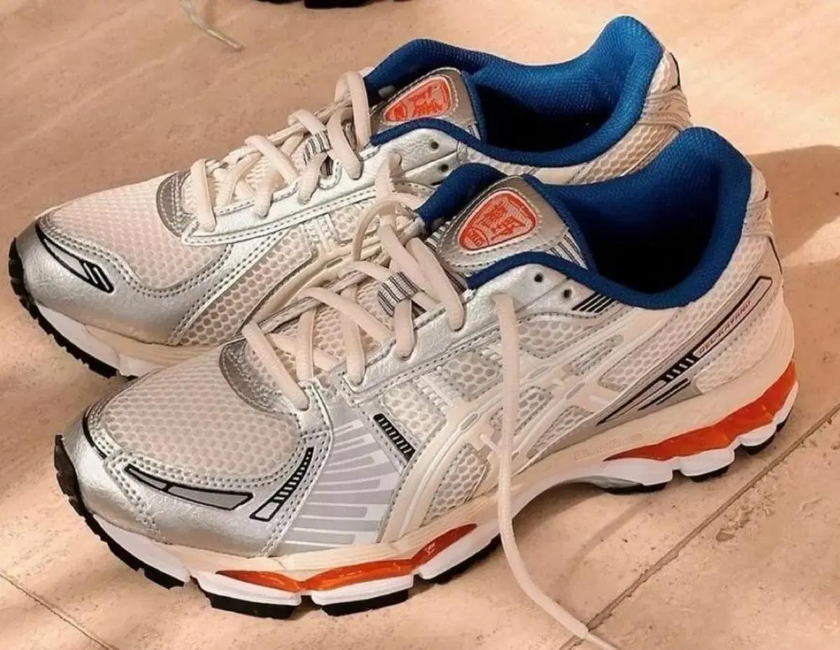 kith 키스 아식스 로니 피그 젤카야노 285 새제품 판매합니다