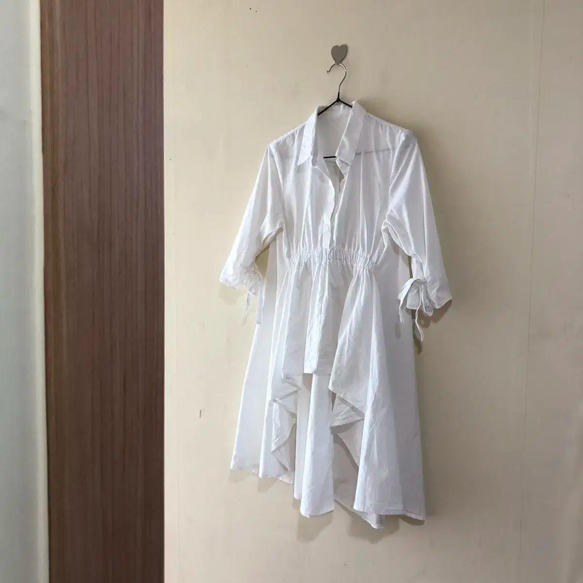 Vintage over the phone white shirt ops