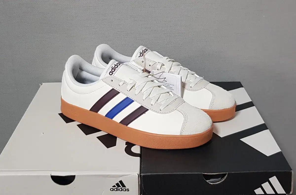 [새상품] 아디다스 운동화 (255,260,265,270,275)