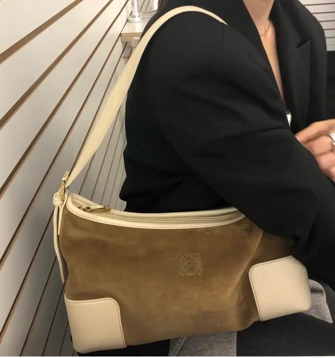 가격다운 빈티지 로에베 스웨이드 숄더백