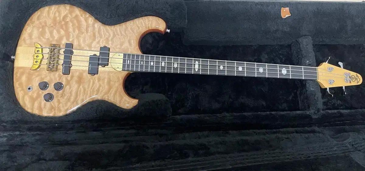 [Rare] 1988 빈티지 알렘빅 Alembic Persuader 4현