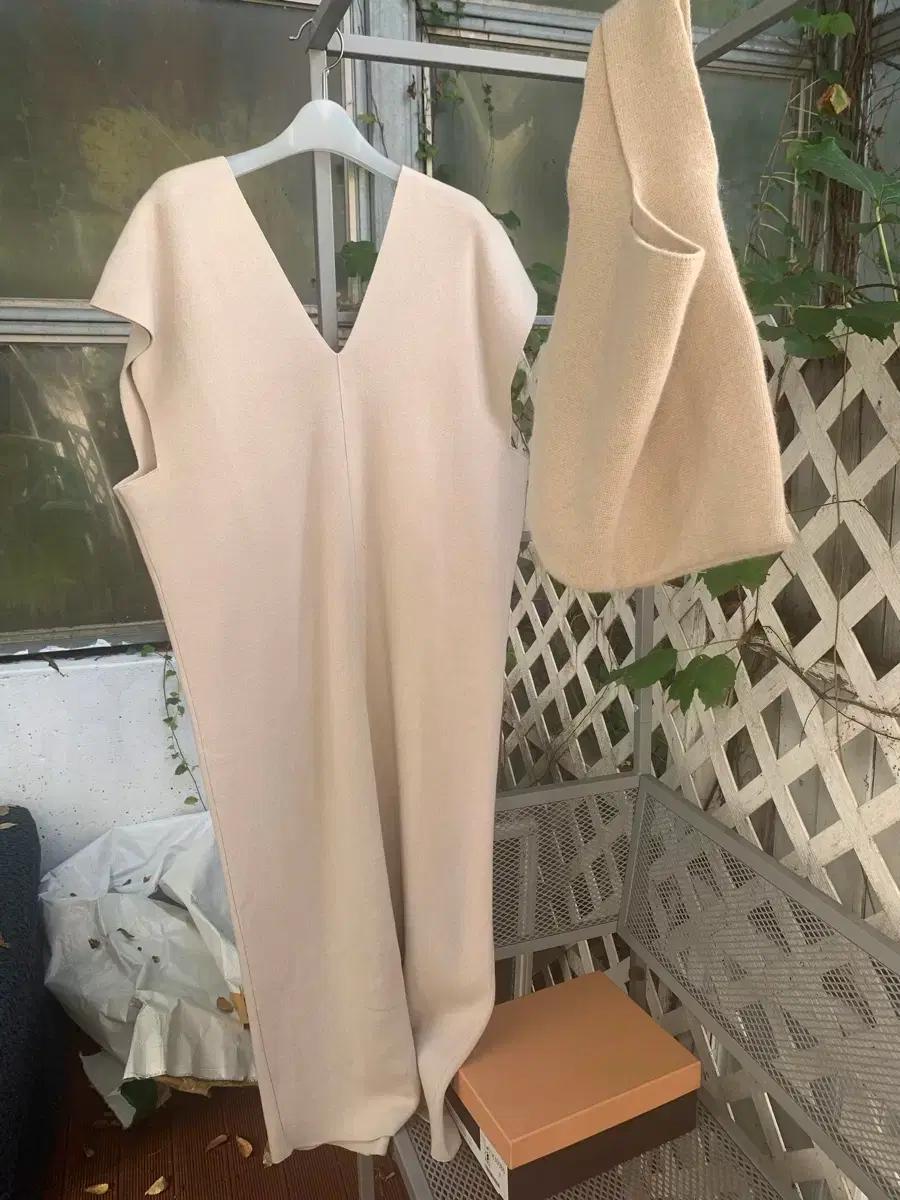 로렌 마누지안- 더 캐시미어 원조 - 니트 롱 원피스