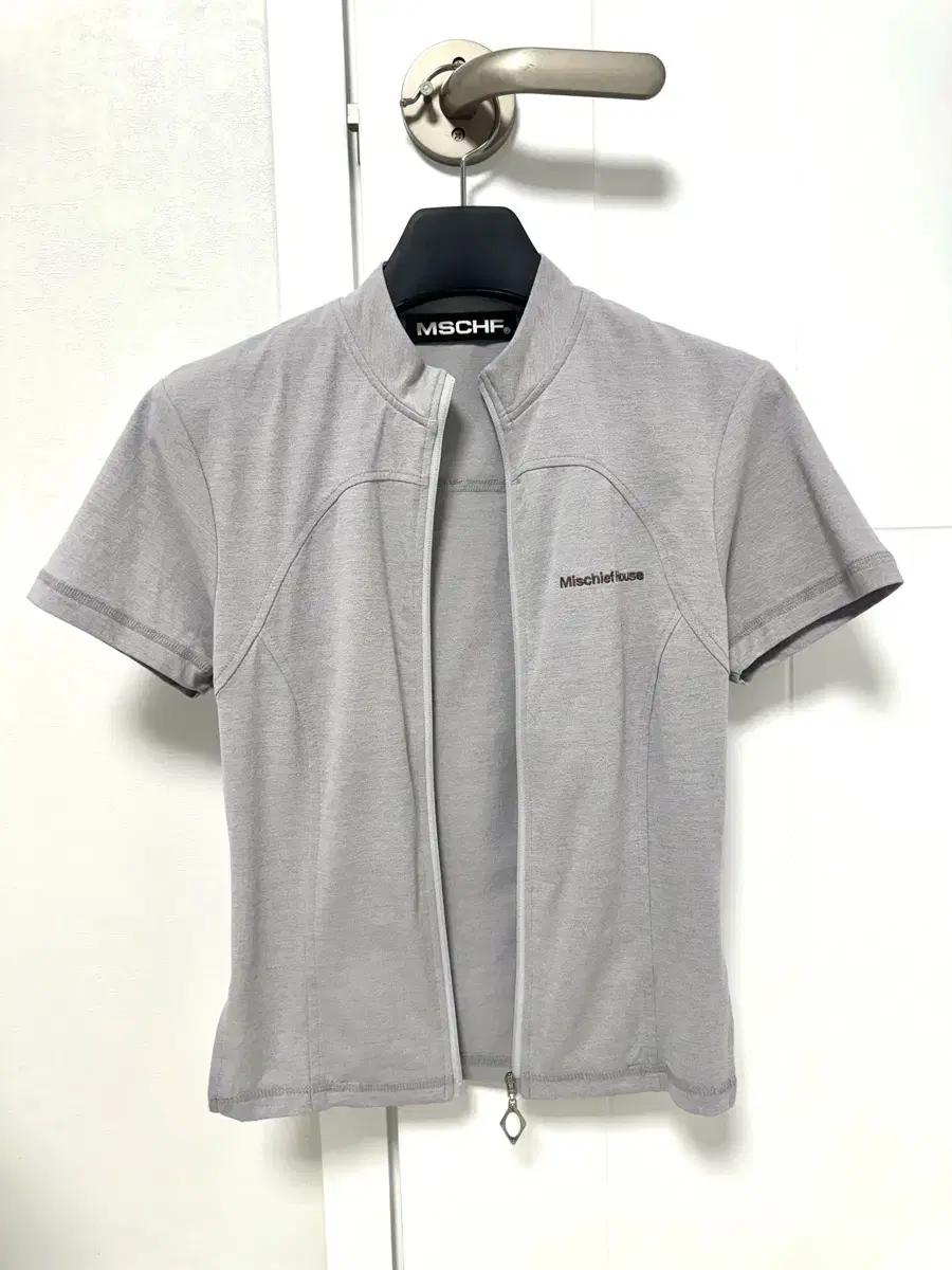 미스치프 mock neck zip up short sleeve