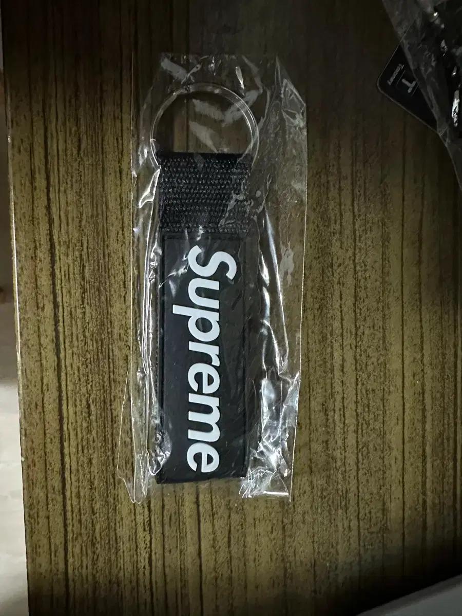 슈프림 웨빙 키체인 블랙