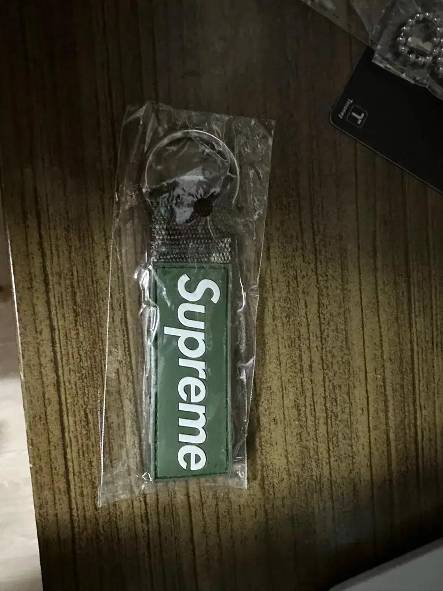 슈프림 웨빙 키체인 카모