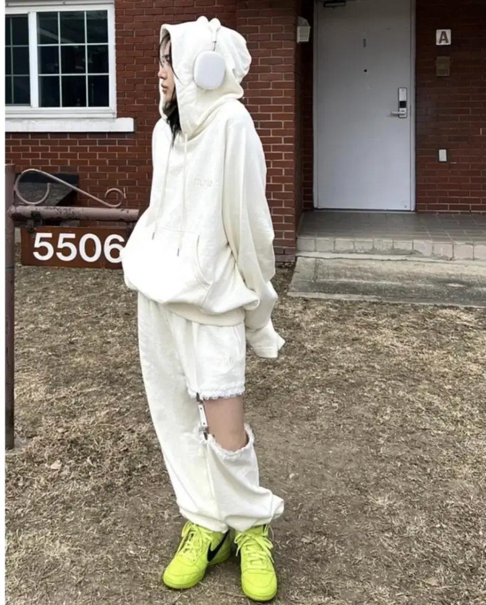 The mysterious hotel 핑크/ 아이보리 가터벨트 조거팬츠