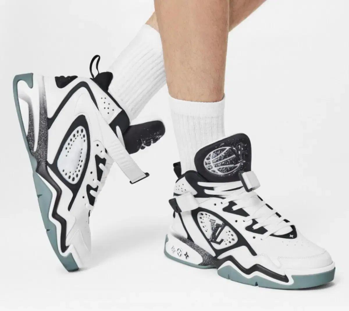 루이비통 LV 트레이너2 하이탑 8 1/2 사이즈 실측 280