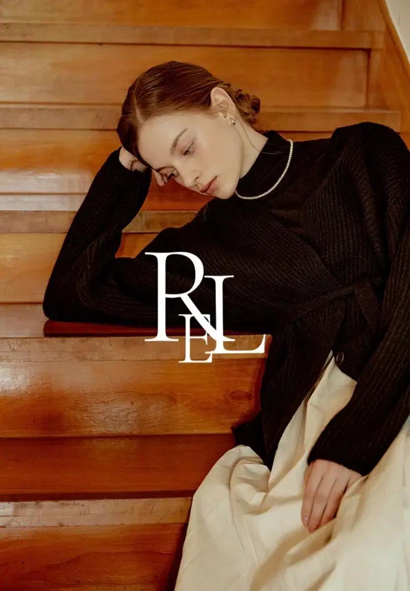 리엘 가디건 리엘 스트랩 가디건 니트 스웨터 디자이너브랜드 겨울옷 여성