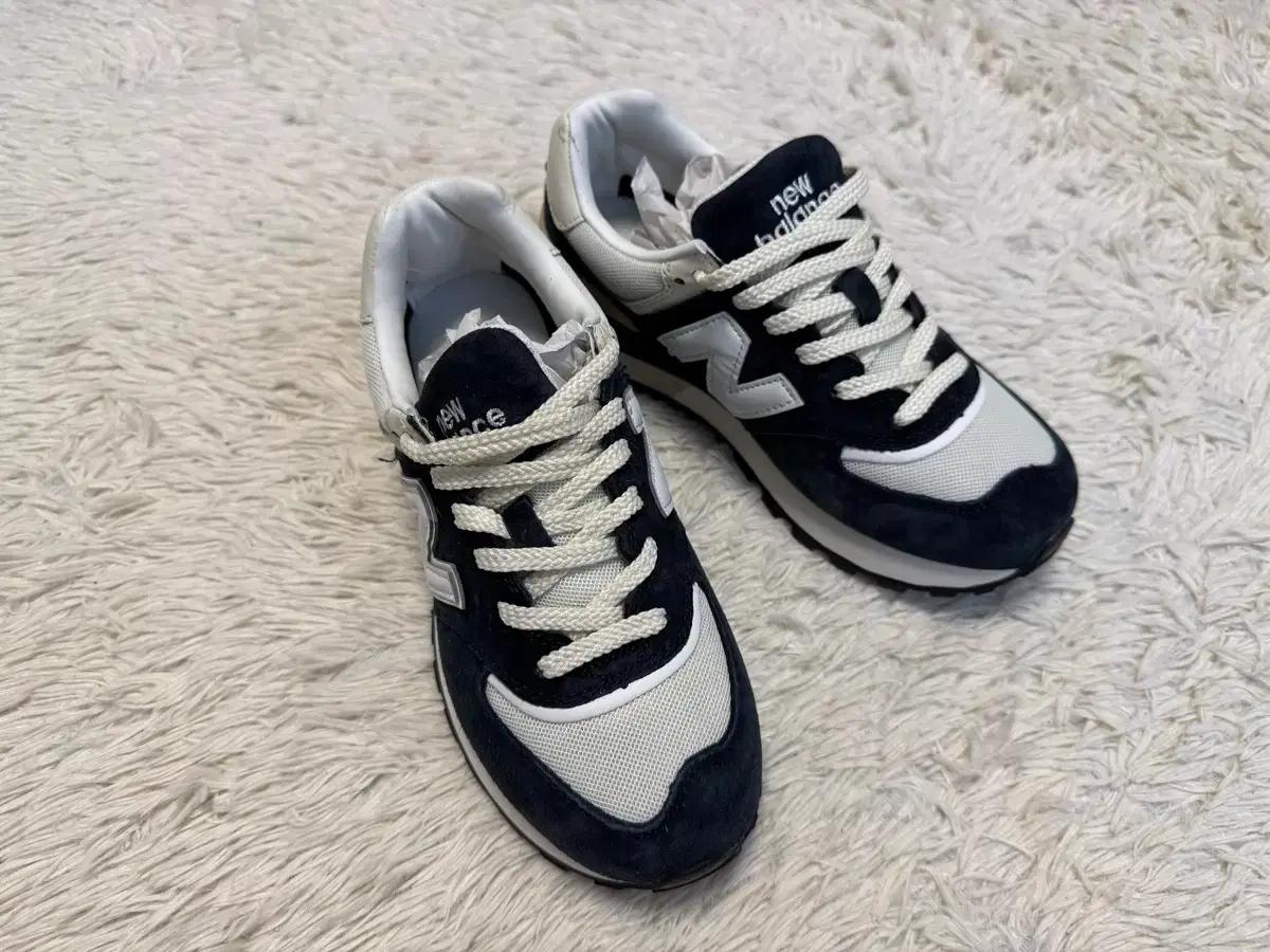 새제품. 뉴발란스 574 레거시 운동화 스니커즈 네이비 37사이즈 판매합