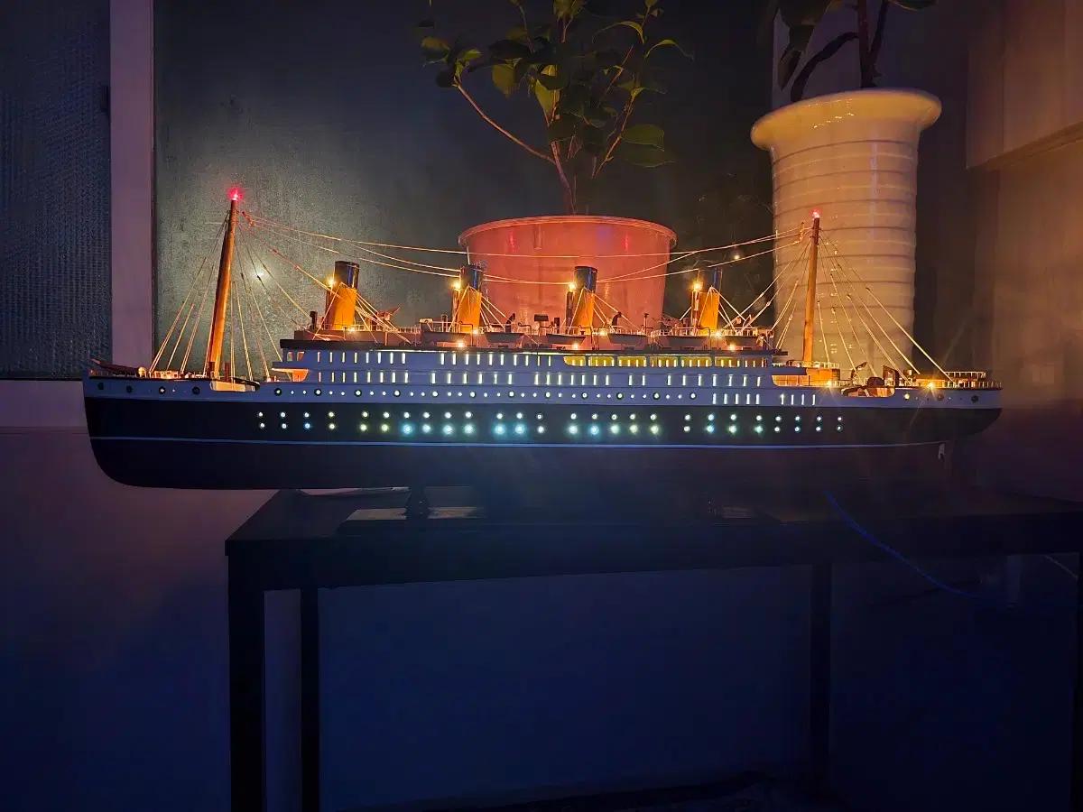 타이타닉 대형 모형 목재 제작 110cm  LED