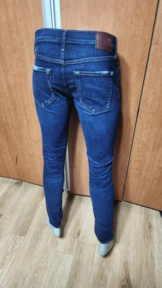 ABERCROMBIE&FITCH아베크놈비앤피치데미지셀비지스판청바지30