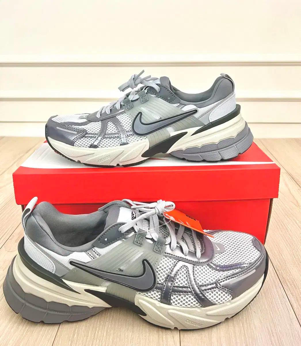 (265)(새상품)나이키 스니커즈 V2K 런 플래티넘 울프 그레이