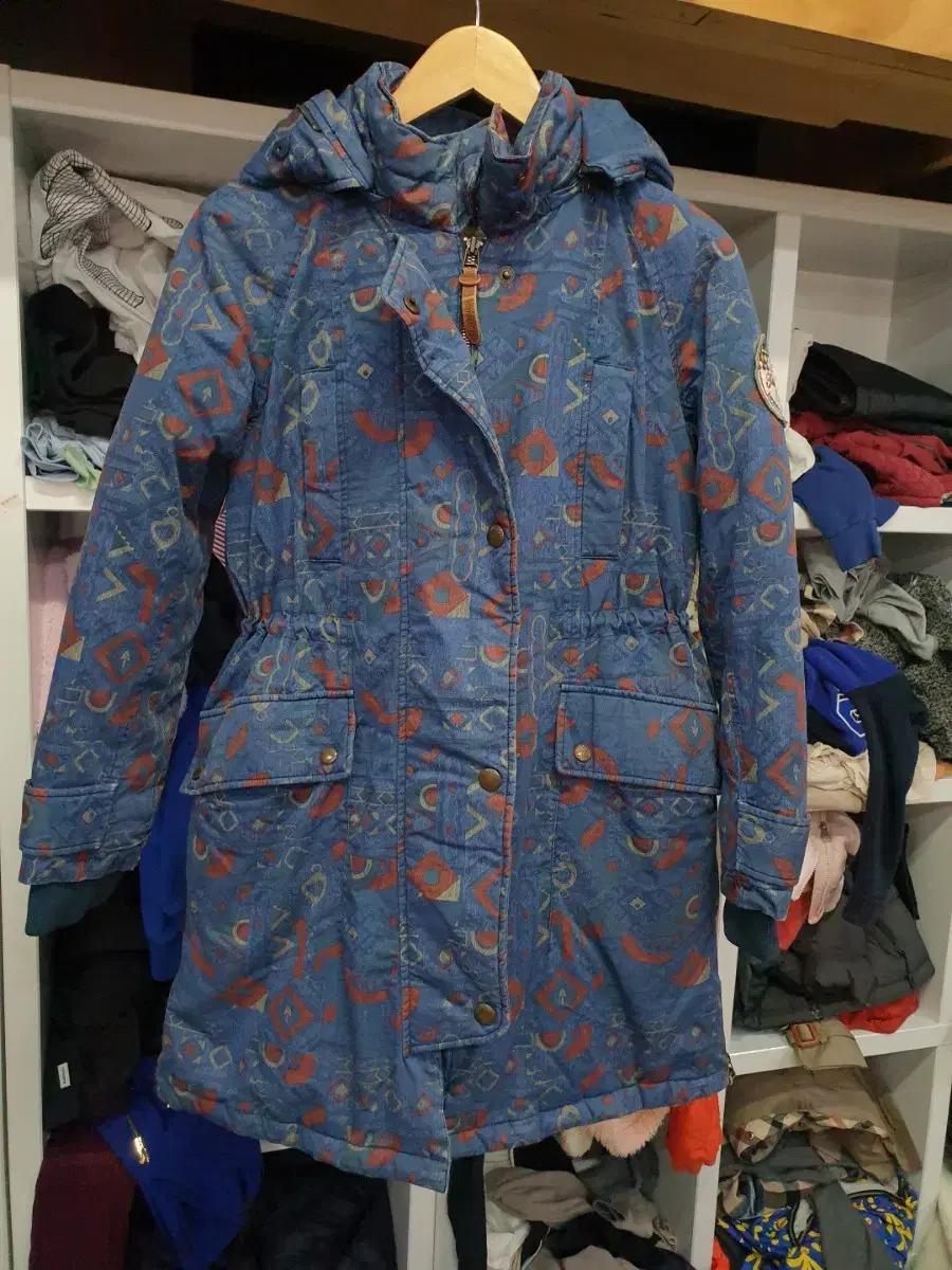 써스데이아일랜드 오리털패딩 85 사진참고