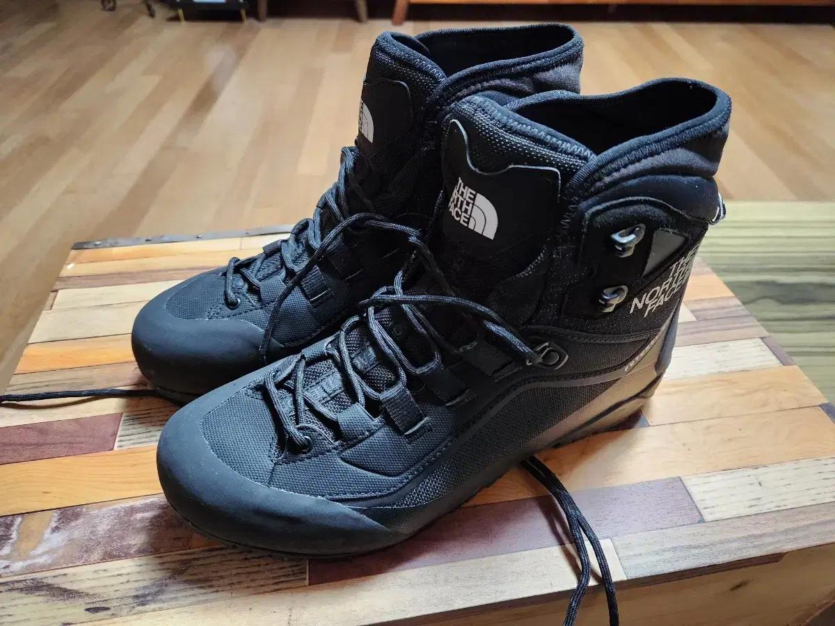 노스페이스 등산화 265
