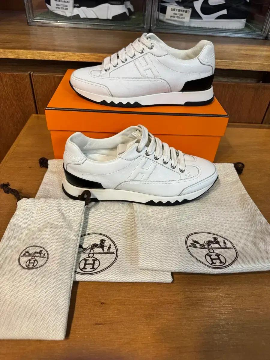 36/230)에르메스 트레일 스니커즈