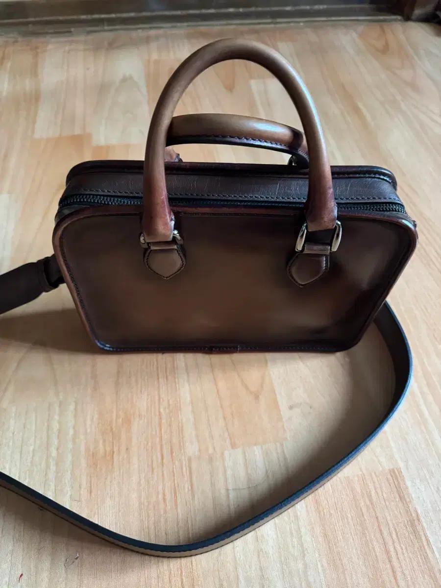 벨루티 고급 가방