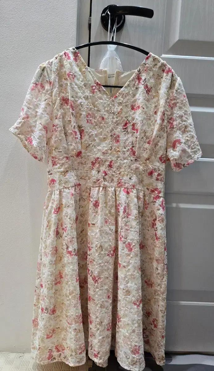 미착용/여리여리)수입의류 여성 브이넥 여름 자수무늬 원피스 55